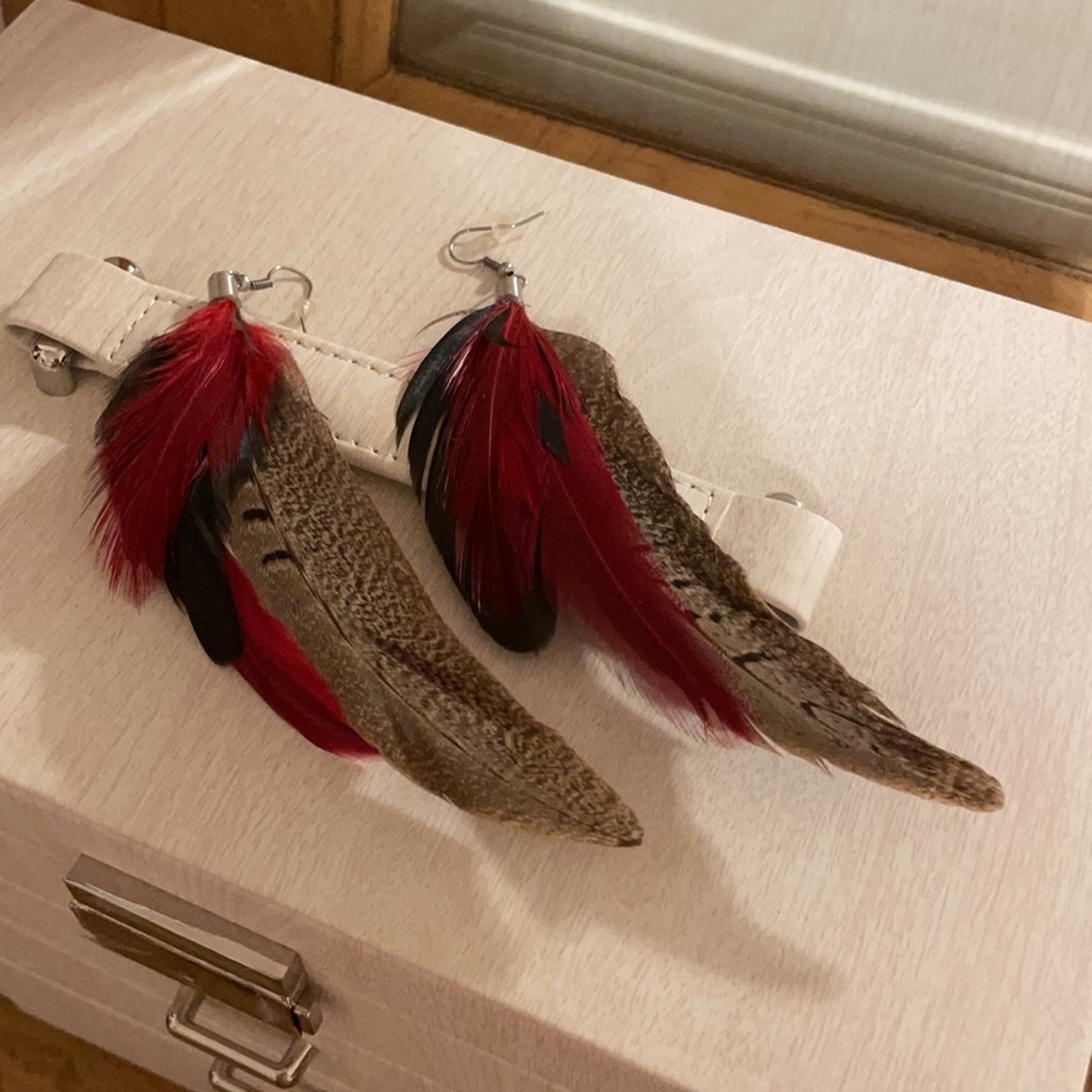 Beautiful handmade feather earrings 🪶